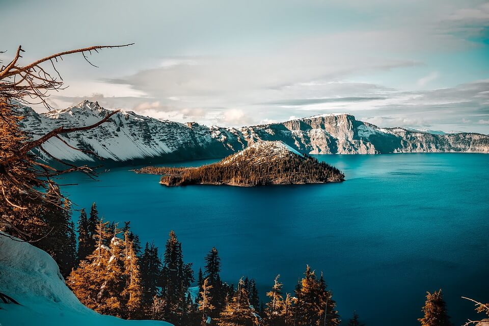 Типи озер - вулканічні (озеро Кратер в Орегоні)